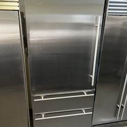 VIKING 36”WIDE BUILT IN STAINLESS STEEL BOTTOM FREEZER REFRIGERATOR 