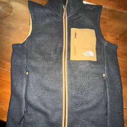 New Without Tags North Face Men’s Vest M  Coming from free smoke and pet house