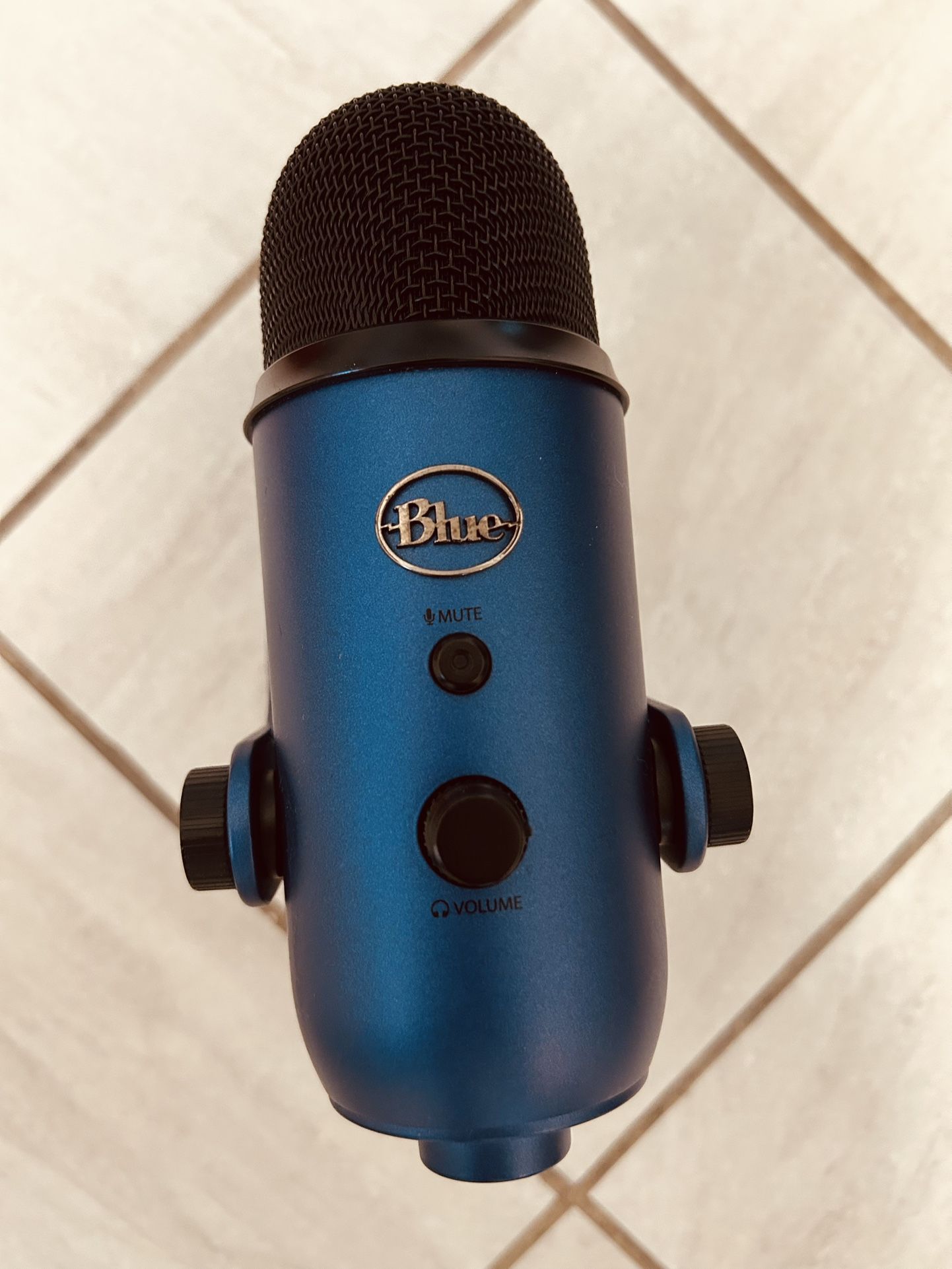 Blue Yeti USB Microphone – Midnight Blue Edition (Pro Sound, Plug & Play)