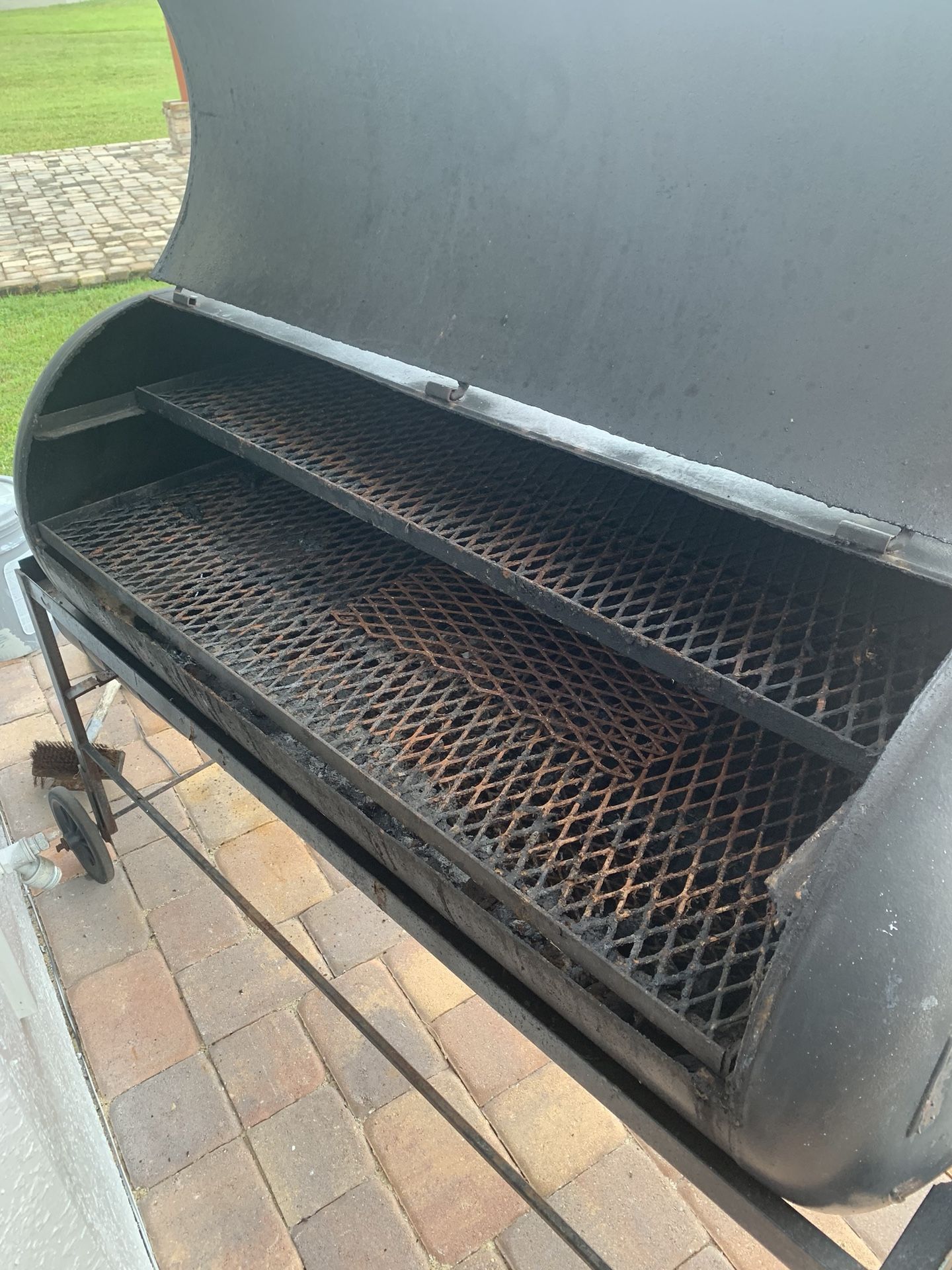 BBQ smoker grill