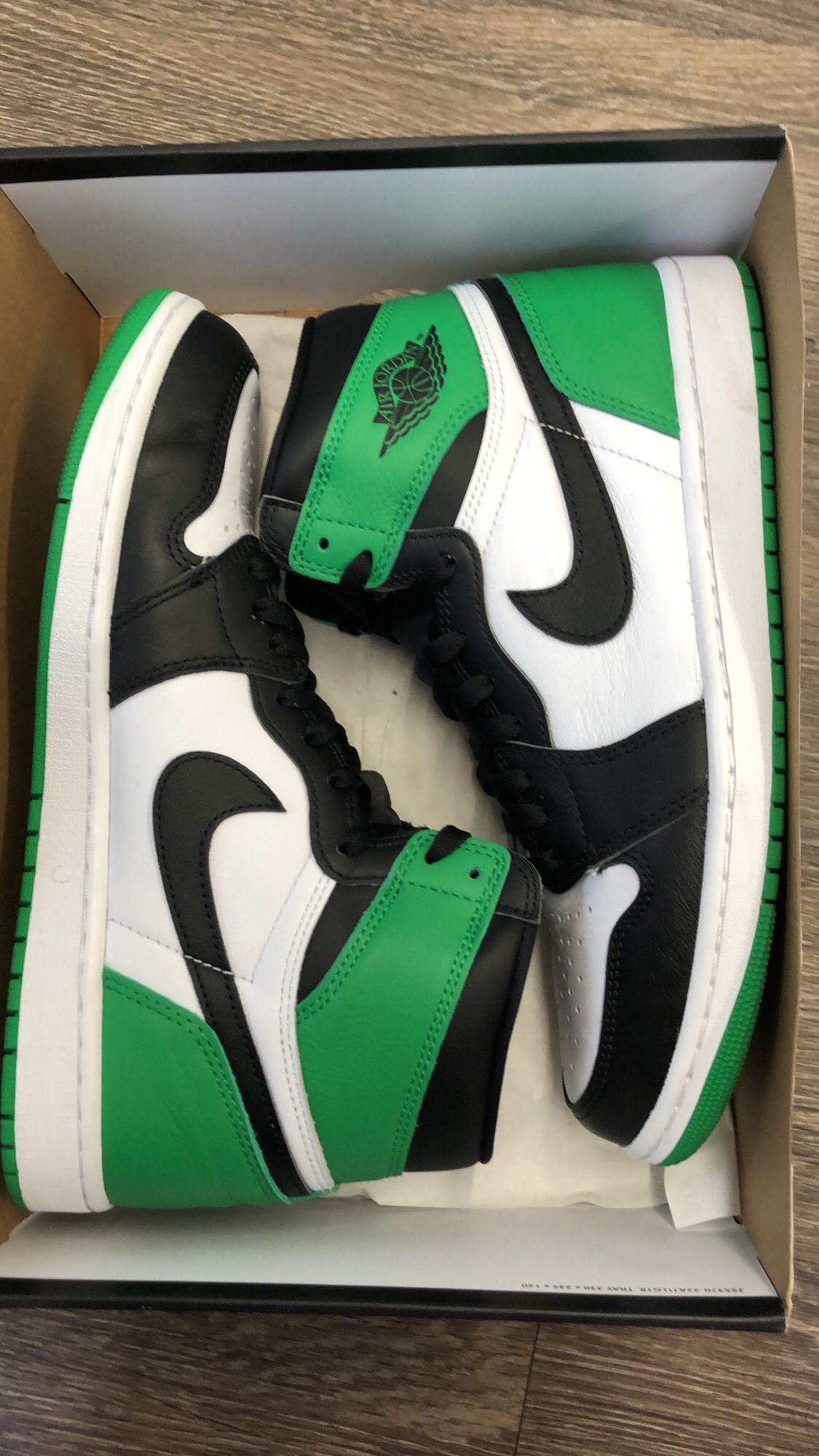 Air Jordan 1 Retro High “Lucky Green”