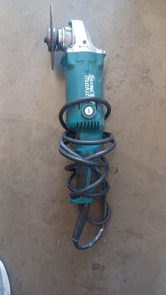 Makitia Large Grinder With Auto Stop