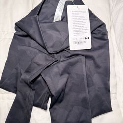 NEW Lululemon Leggings Size 2 – Dark Camo