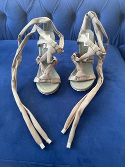 Steve Madden Heels , color oliva , size 6