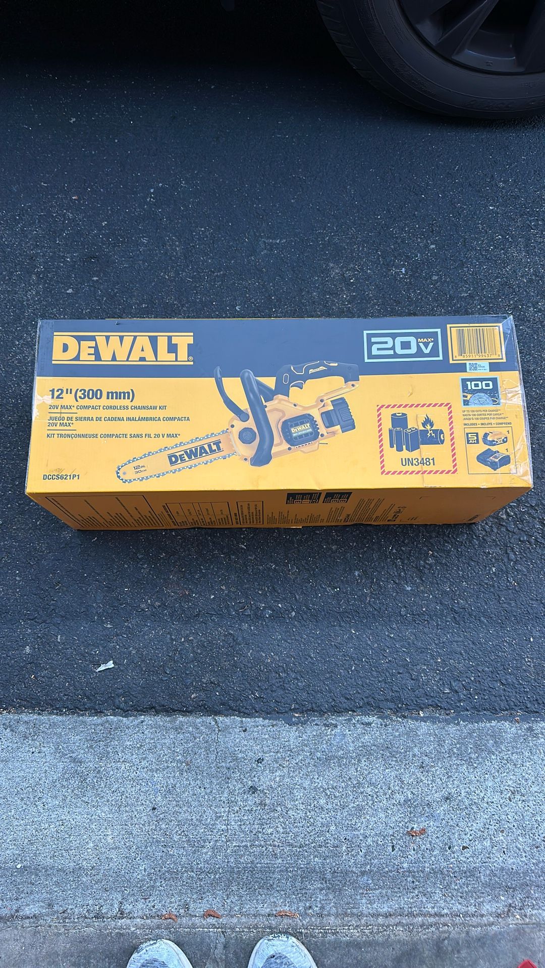 DeWalt 12” Chainsaw Kit 