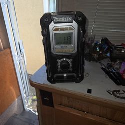 Makita Job Site Radio With Battery