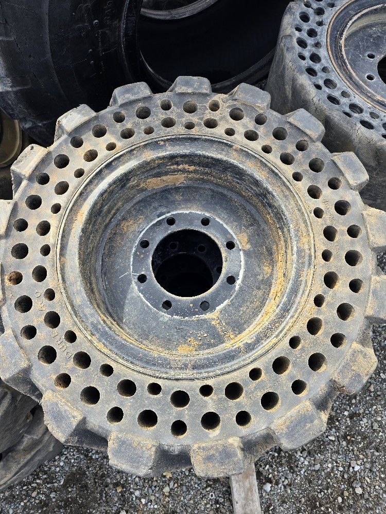 Skid steer solid tires 31x10x16 (10x16.5)