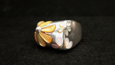 Sterling silver multicolor mother of pearl daisy ring SZ 12 weighs 15.9 grams solid stamped 925