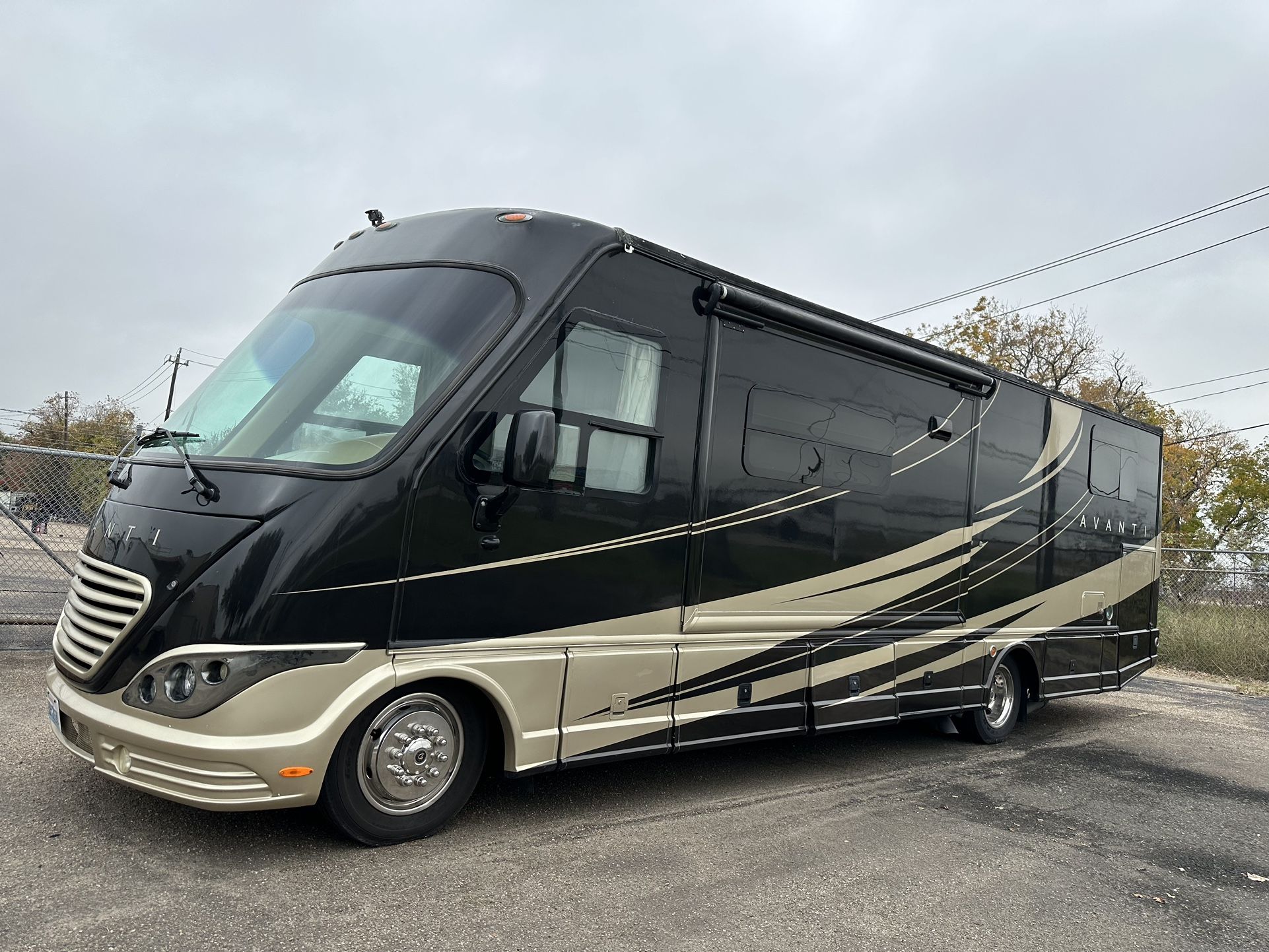 2011 Damon Avanti 3106 Class A Diesel Pusher 53K/mi RV 43K obo for
