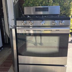 Samsung Gas Range/Oven With Hood