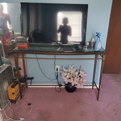 40 Inch TV With Stand