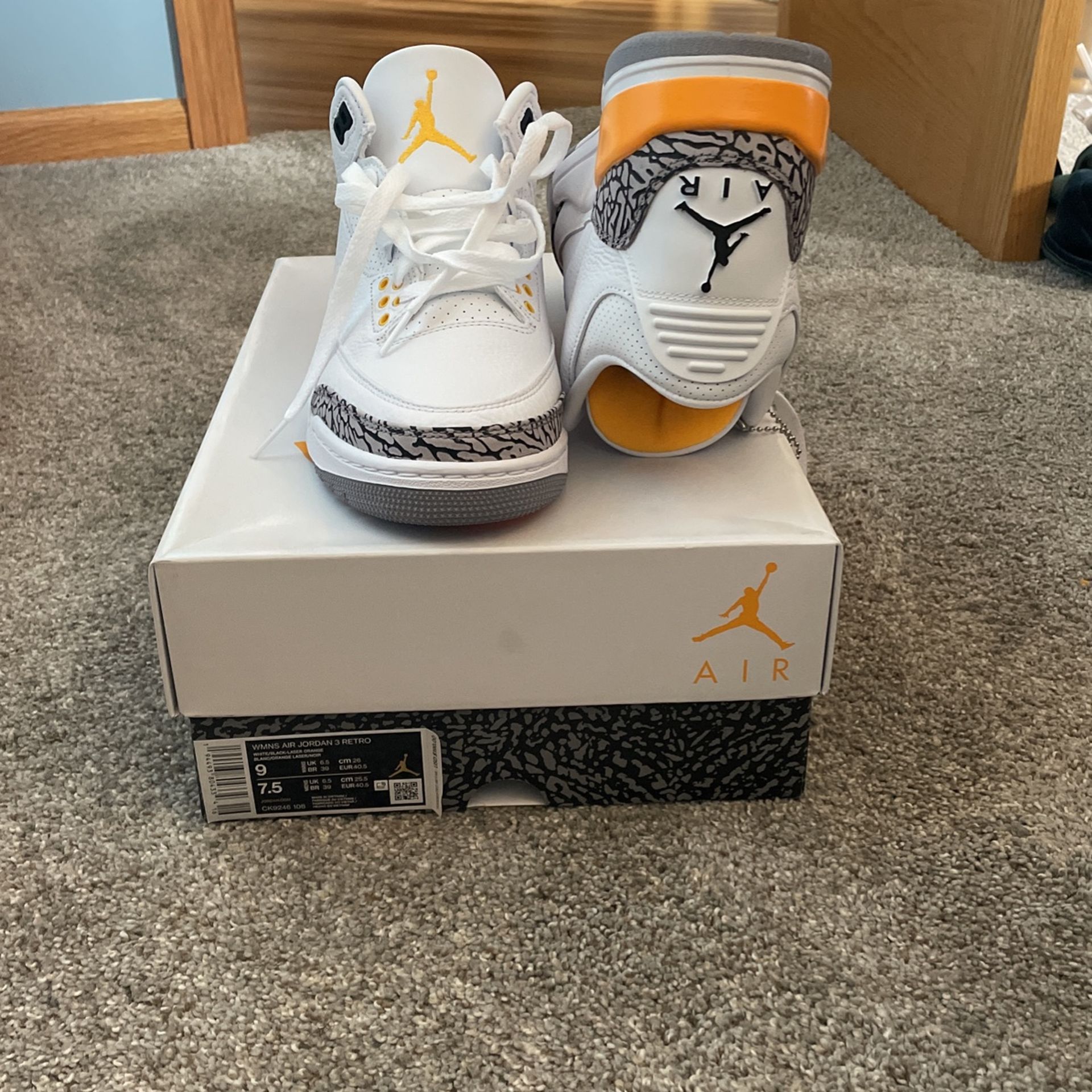 Wmns Air Jordan 3 Retro 