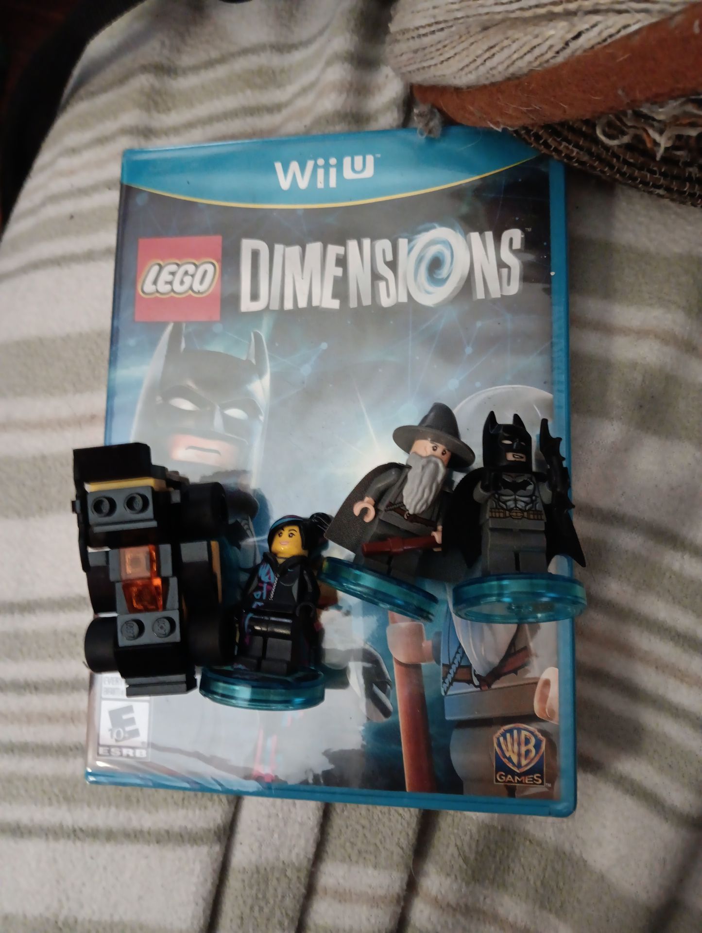 Wiiu game and 4 figures