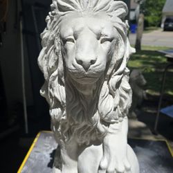 CONCRETE Lion Statue ($100)