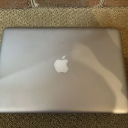 2011 MacBook Pro 13” Core I7 500gb 4gb Ram