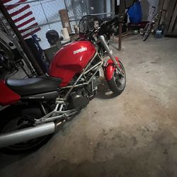 Ducati Monster 750