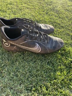 Football/soccer Cleats