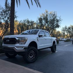 2021 Ford F-150 XLT V8 5.0 Leather Lifted 6” Rough Country lift Forged Fittipaldi 22” Wheels 22x10 35” Tires 35x12.50/22 Rough Country bed cover Elect