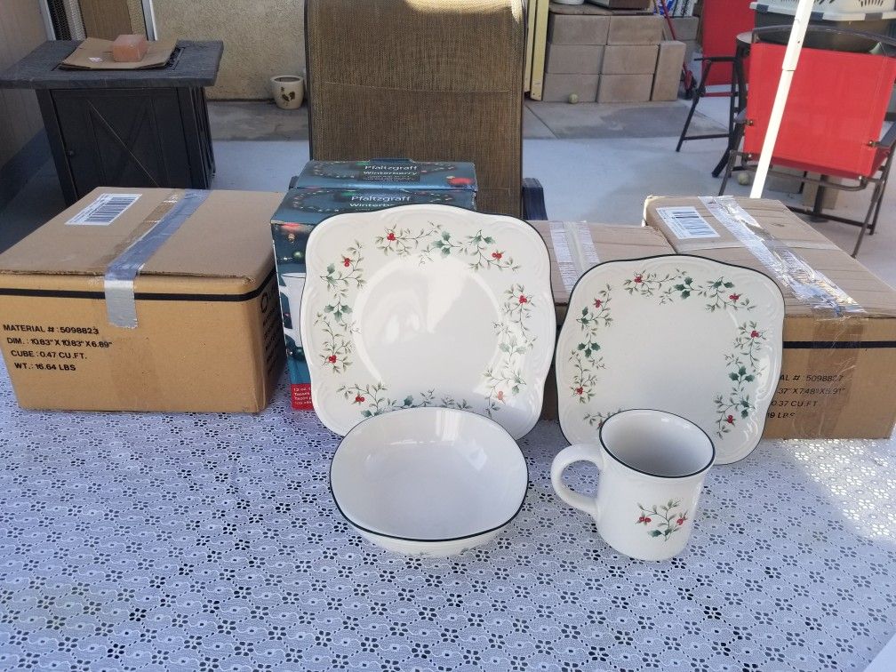 Dinnnerware sets (Pfaltzgraff)