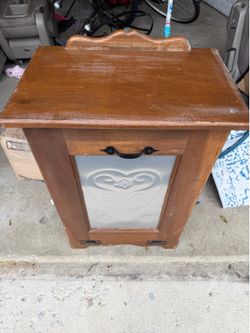 Dresser cabinet
