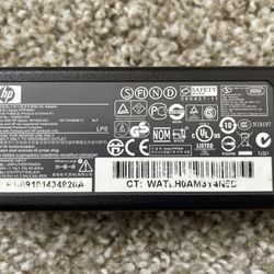 HP AC Adapter And Connector