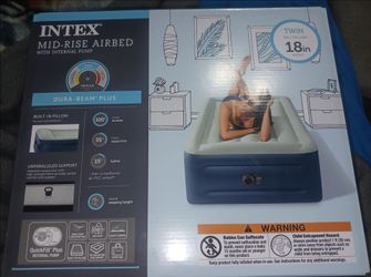Twin air mattress w/built in pump