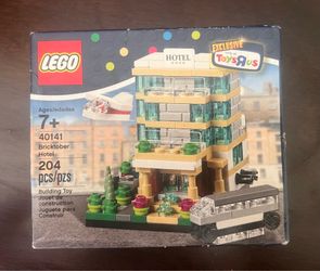 LEGO Bricktober Hotel (40141) – Toys "R" Us Exclusive – New & Sealed