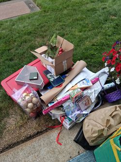FREE ITEMS!! Come grab!