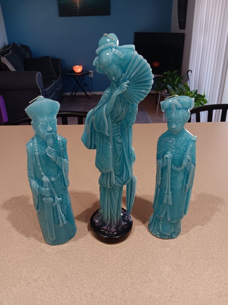 Beautiful, Geshia Girl With Parents, Wax Figurines. Vintage. Good Condition. Asking $20 For The Set. Great Deal. Please Check Out All My Stuff.