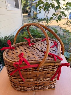Vintage Wicker Heart-Shaped Picnic Basket with Floral Quilted Liner – Excellent Condition