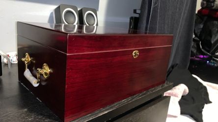 Tuscany Cherry Finish Humidor 100 Cigar Capacity