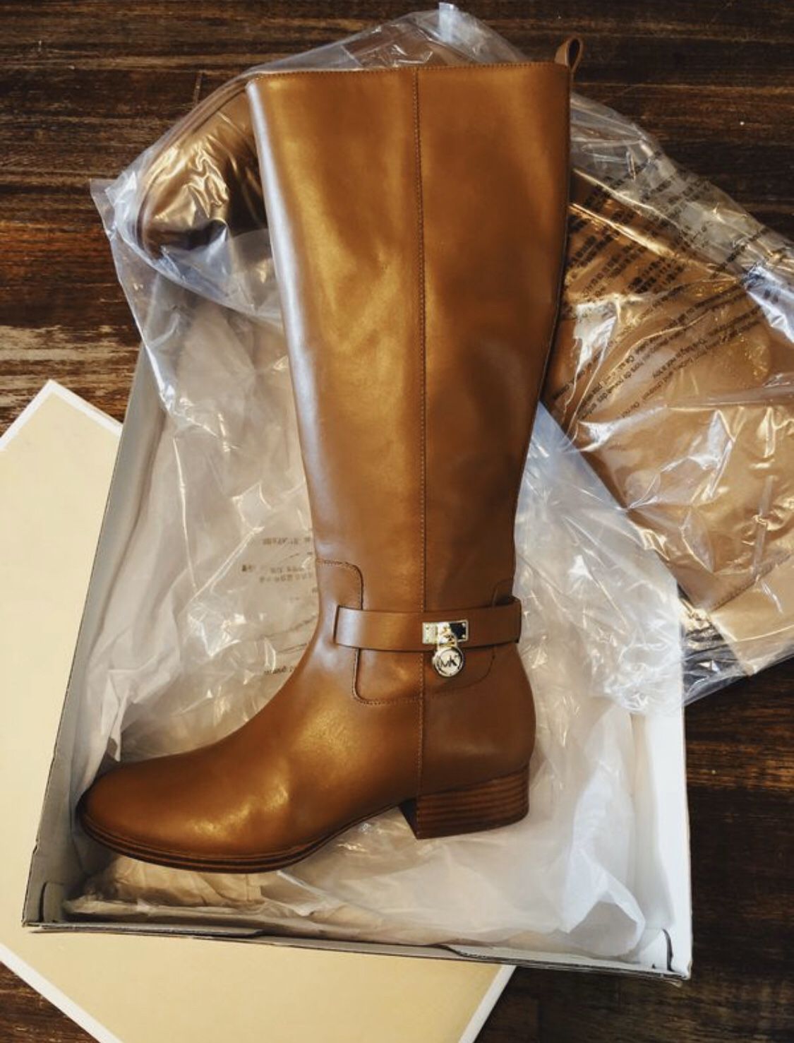 BRAND NEW * Michael Kors* LEATHER BOOTS SIZE 9 women’s