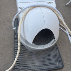 Catgenie self Cleaning Litter Box $200
