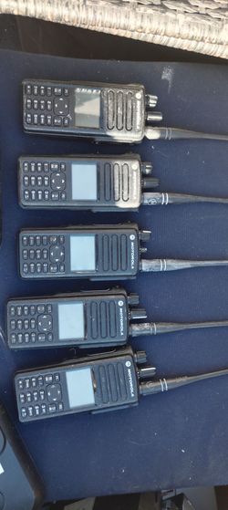 Motorola Ham Radios  needs batterys   all for$100