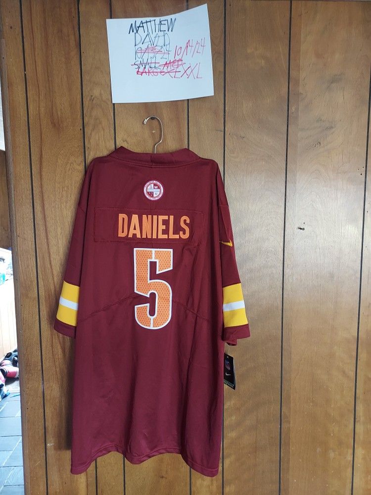 Surprise Sticker With 2x Commanders Daniel Jersey