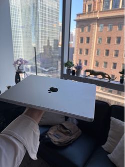 MacBook Pro m5 chip 14in