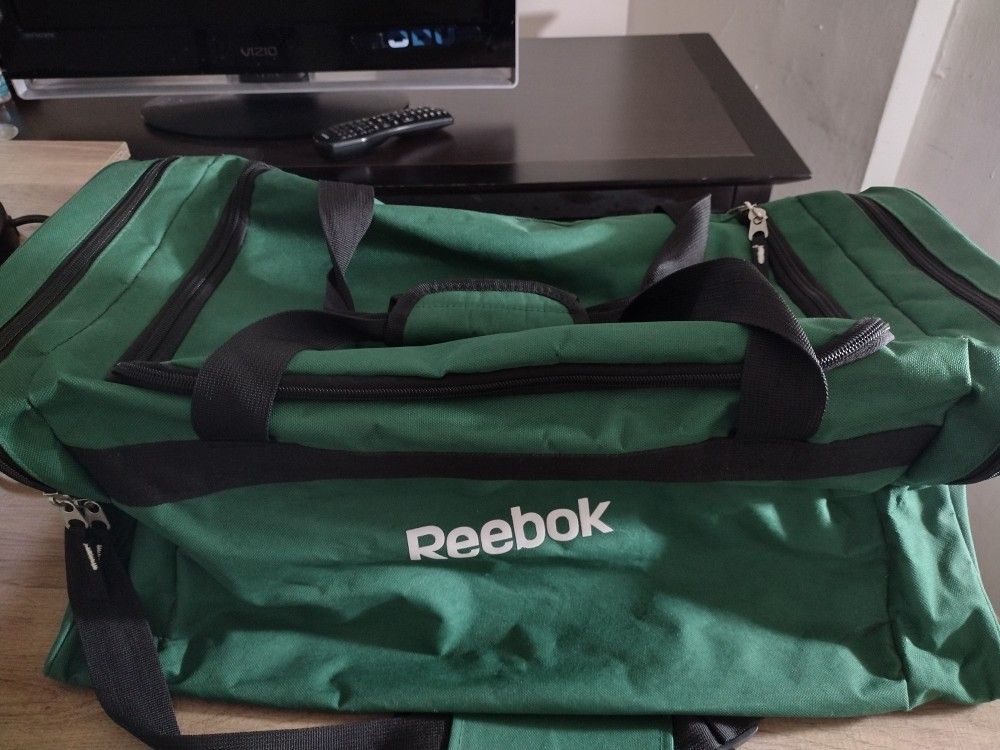 Bulto Reebok 23"W
