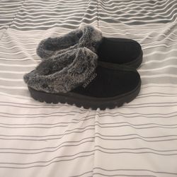 Skechers Slippers, Size 7