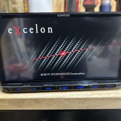 Double Din Kenwood Head Unit. 