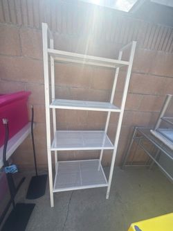 Mueble de metal