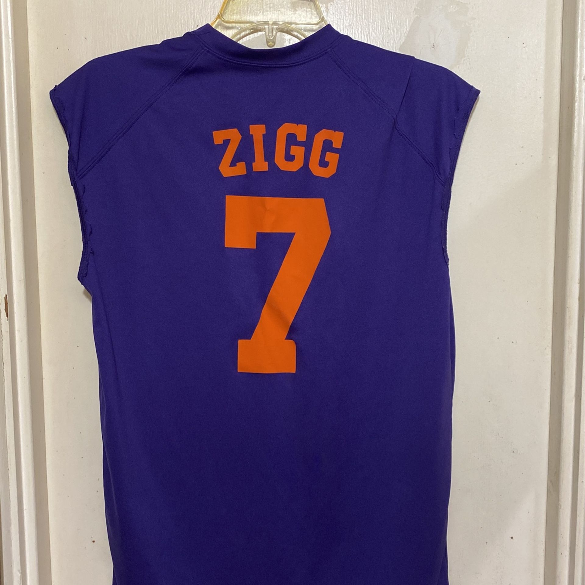 shirt Zigg/7/Outkasts cut off T-shirt size medium