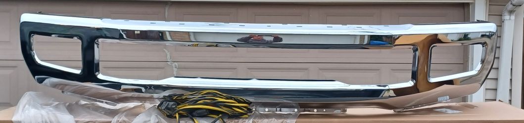 NEW/NIB FORD BUMPER ASSEMBLY- FRONT WITH FOG LIGHT CUT OUTS 2017-2019 SUPER DUTY CHROME 