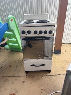 Premium Levella 20” Electric Stove & Oven – 4 Burner – $175 OBO