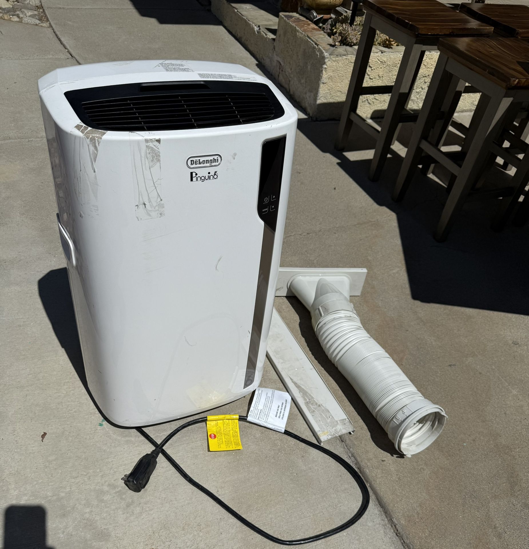 Deloghni Penguino Air Conditioner Unit