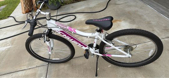 Schwinn Aluminum Mountain Bike- Girls / White + Pink