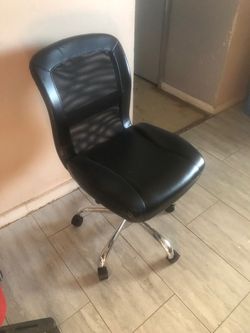 Black desk chair