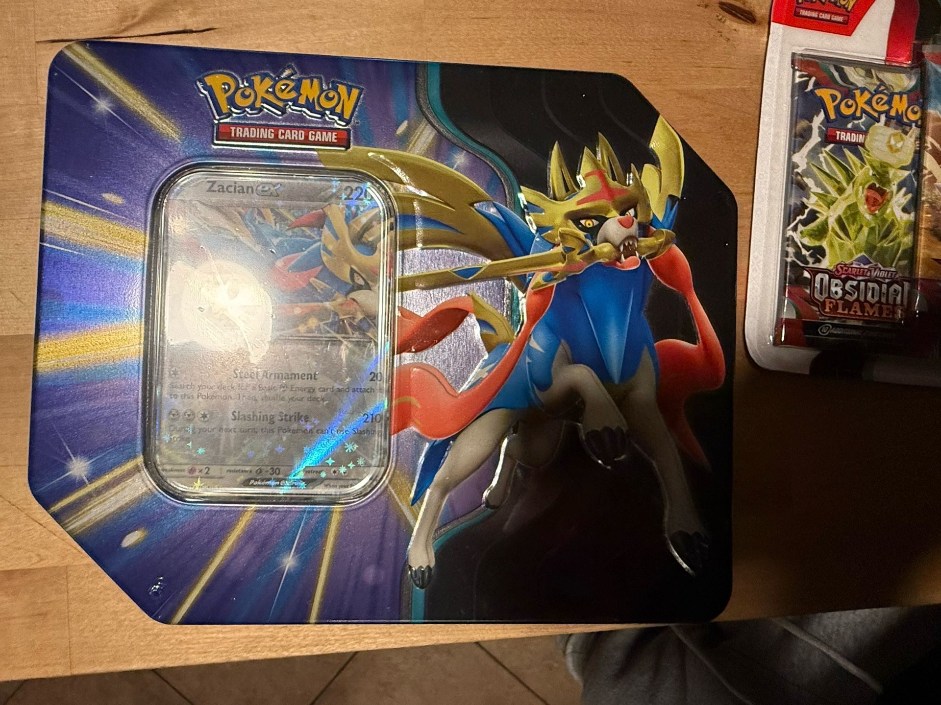 Pokemon Slashing Legends Tin