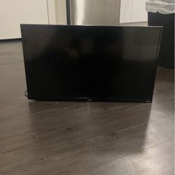 32 In Roku TV + Mount