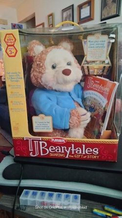 TJ beary tales bear w 8 books n carry case