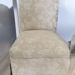 4 Dinning Room Chairs 
